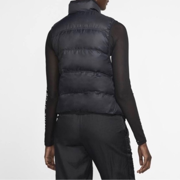 Nike Women's Reversible Down
Fill Vest 939442-010. Size Small - Picture 4 of 6